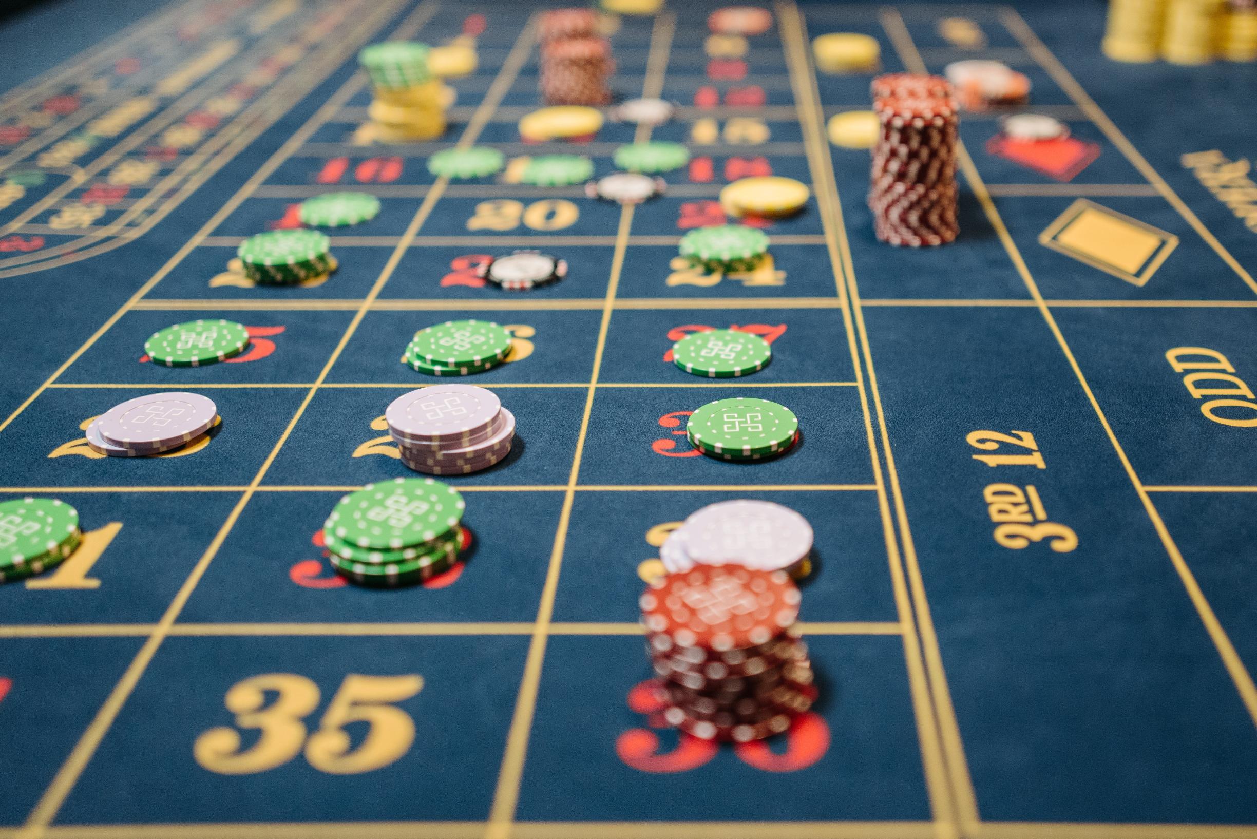 What are the top 10 developments in the application of AI in online betting systems this year?